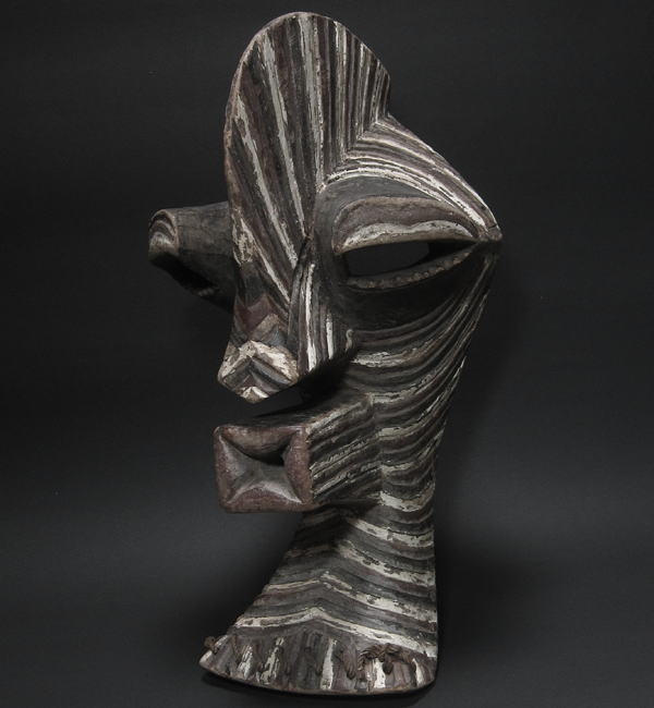 バソンゲのマスク(大)<アフリカの仮面(木彫り)：アフリカ雑貨アザライ