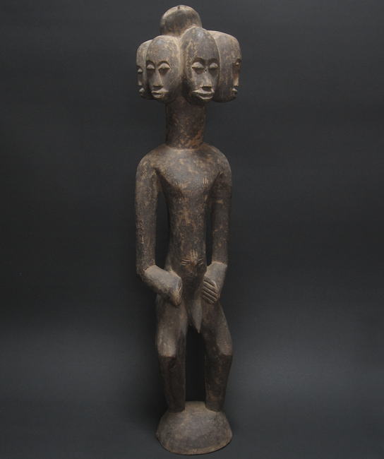 七つの顔の男性立像<アフリカの木彫り像：アフリカ雑貨アザライ