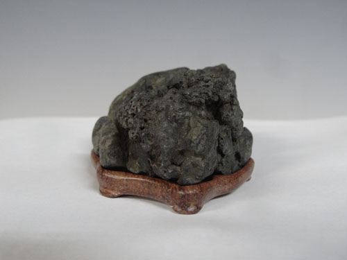 千軒石。火山岩 水石 黒色 円柱形 千軒石。火山岩 水石 黒色 円柱形