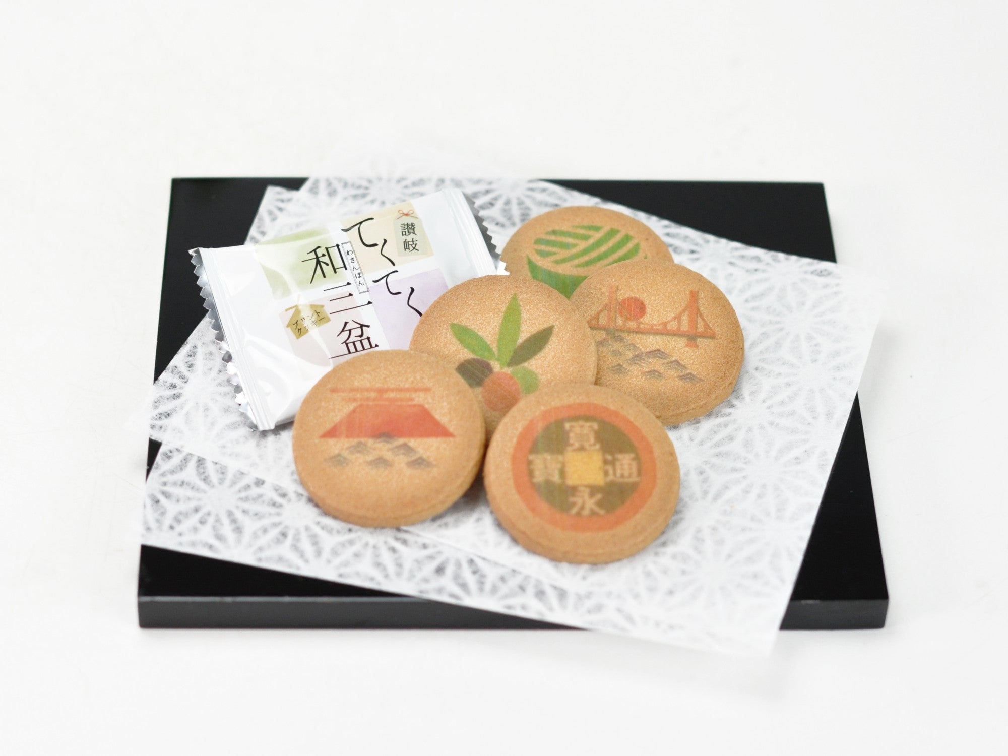 和三盆クッキーとミニ長寿梅 信楽焼つぼ鉢の盆栽の販売｜盆栽妙 – 盆栽