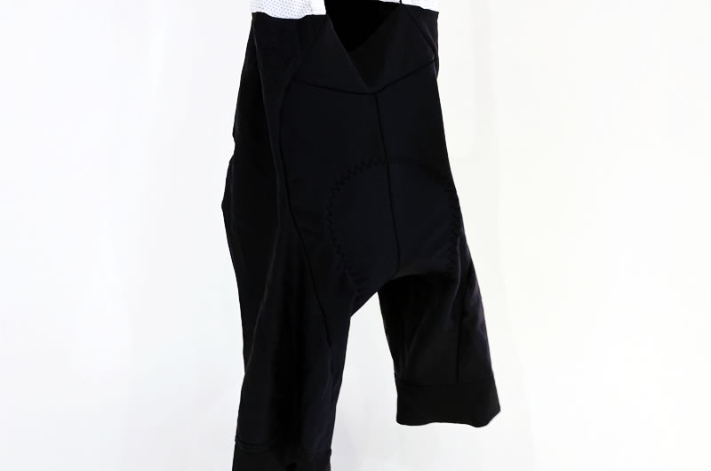 寒い季節もビブショーツで乗り越えたい! dhb Aeron Equinoxビブ