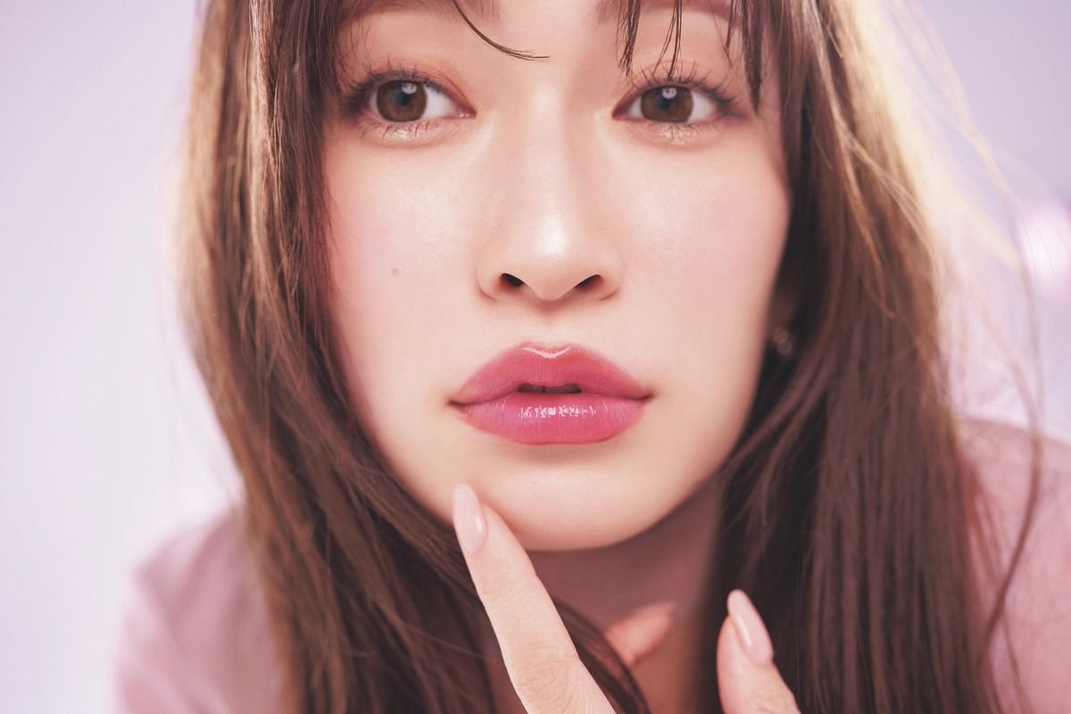 吉田朱里さん「2025年はより大人っぽく さらに進化していきます