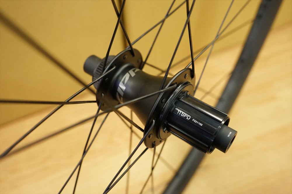 ZIPP(ジップ) 303 Firecrest Tubeless Disc Iridescent 数量限定モデル