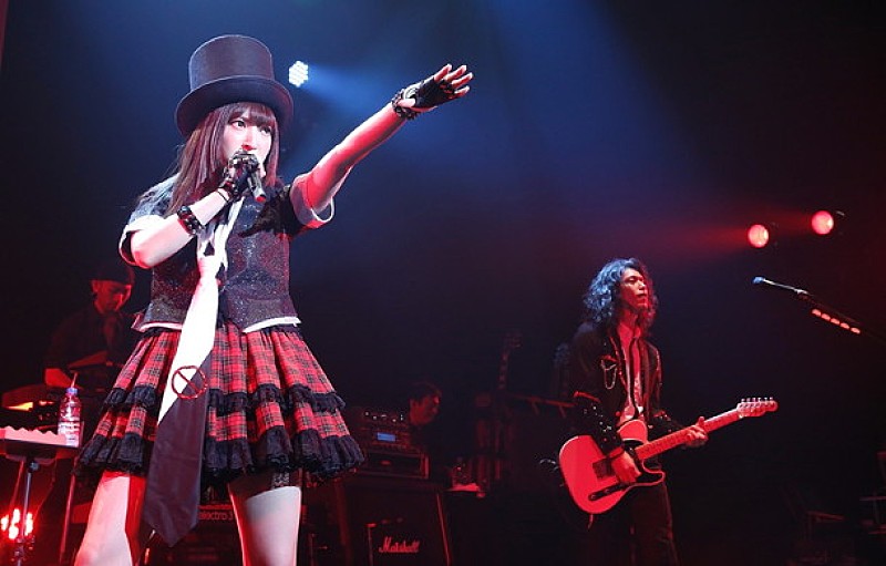 TRUSTRICK（神田沙也加×Billy） 坂本真綾のカバー曲も披露した“これ