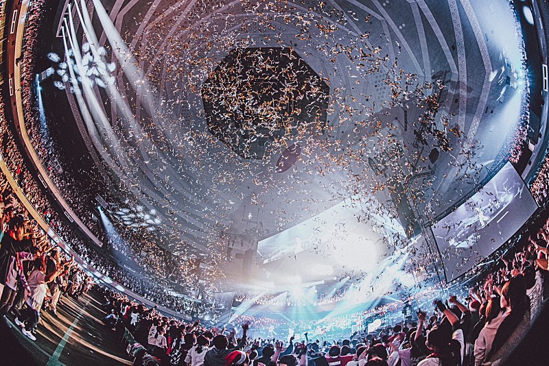 UVERworld、14年連続のクリスマスライブ 日本武道館夜公演レポート到着