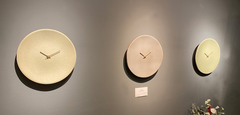 陶器の掛け時計- 多治見の職人が作る、お皿のような掛け時計｜Bridge