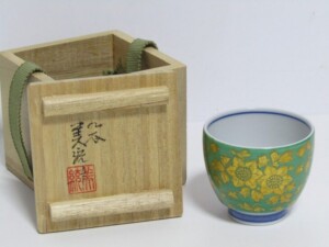 十三代 酒井田柿右衛門 錦菊文 陶額 | 骨董品買取・和楽器買取 五宝堂