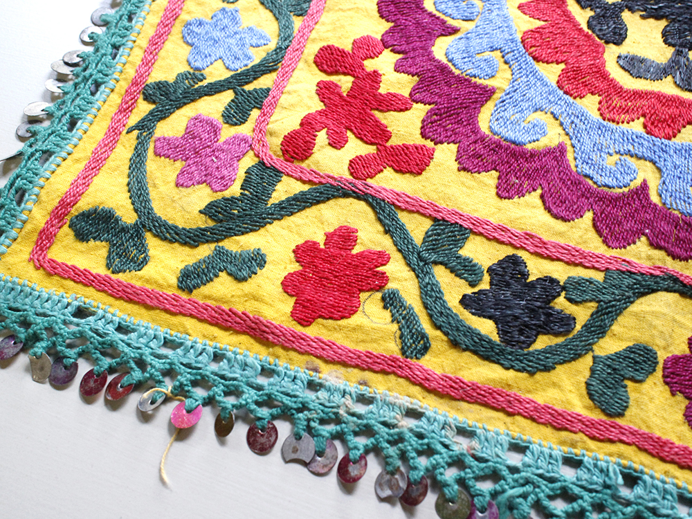 オールドスザンニ(スザニ)・ウズベキスタンの刺繍布 Uzbekistan Suzani