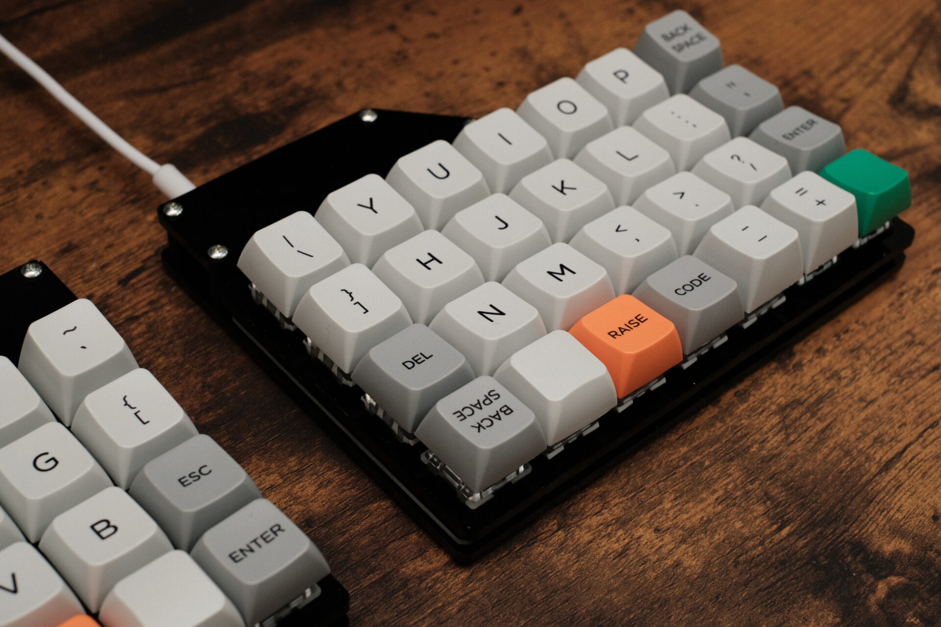 自作キーボードErgo42 towel1ヶ月使用レビュー｜左右分離・格子配列に