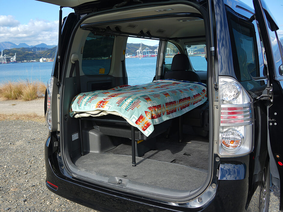車中泊ベッド(ヴォクシー)｜Diy-Life - イレクターで、できるワクワクを。