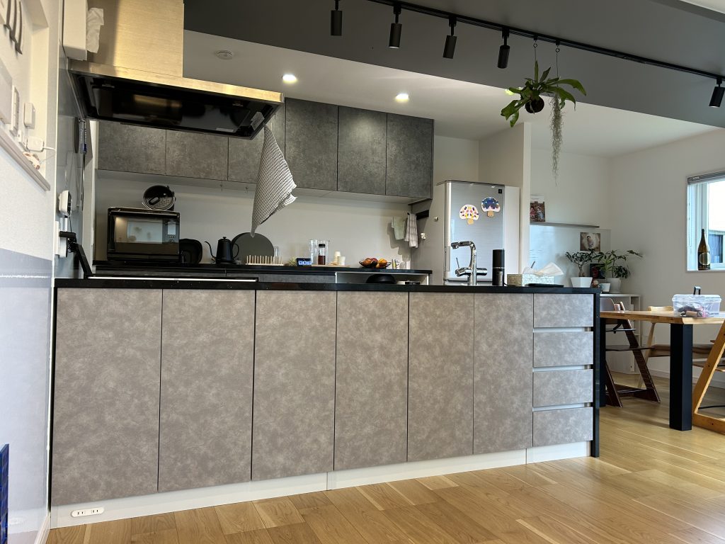 カテゴリ カウンター下収納 | すきまくん 1cm単位のオーダー家具 株式