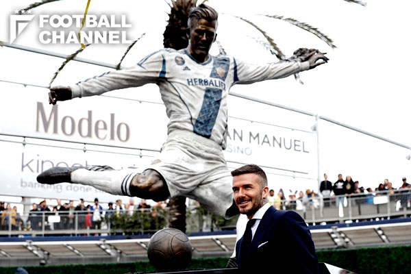 LAギャラクシーがベッカム氏の銅像お披露目。「ロナウドのような災難は