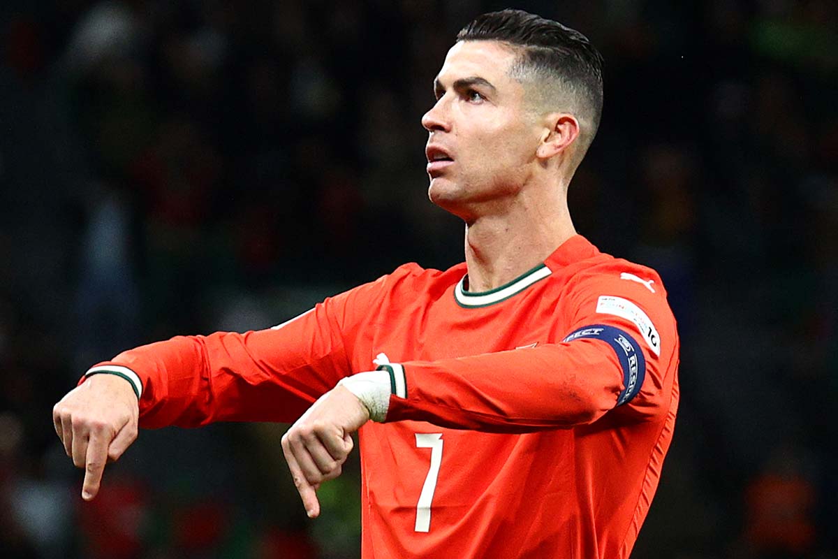 この角度から決める！？ クリスティアーノ・ロナウドがサッカー