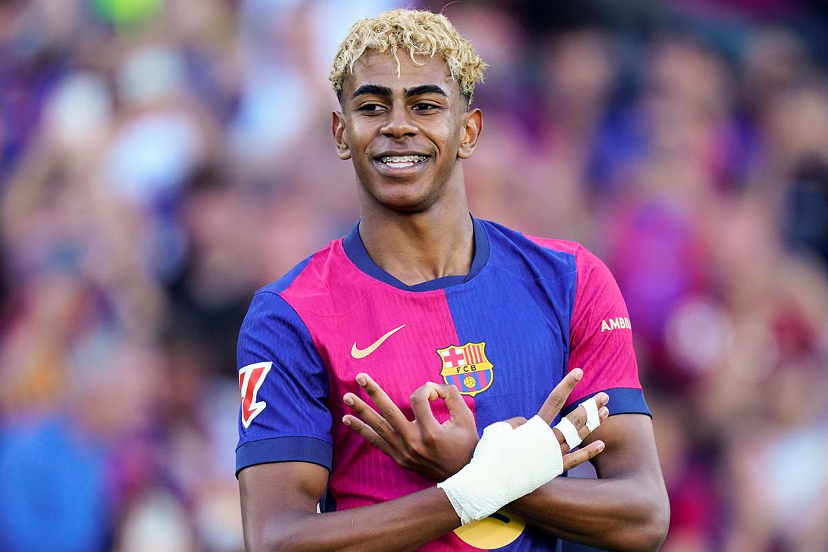 ドリブルもシュートも完璧！ バルセロナと契約延長の17歳FWのスーパー