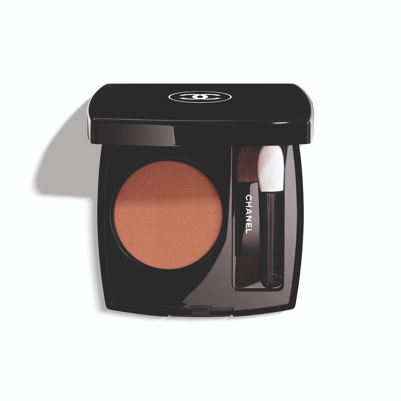 シャネル2025年春コスメ「パステルカラー」のアイシャドウ＆サテン質感