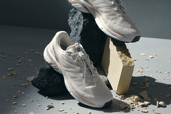 サロモンのスニーカー「エックス・ティ・ウイングス 2」バニラアイス