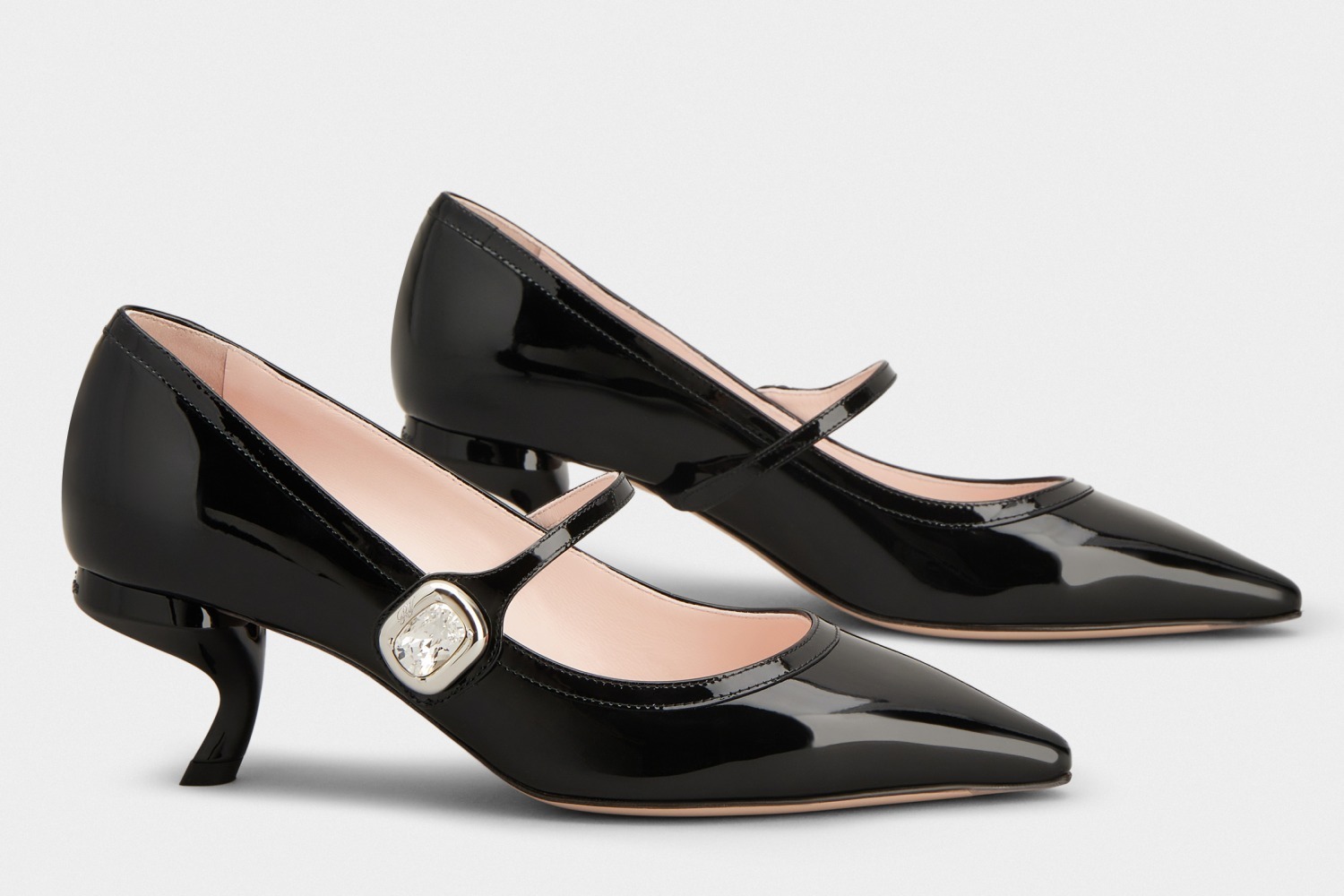 ロジェ ヴィヴィエ24年秋冬シューズ、きらめくボタン付きストラップの