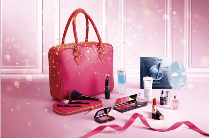 可愛いポーチ付き「クリスマスコフレ 2018」人気コスメが詰まった夢の