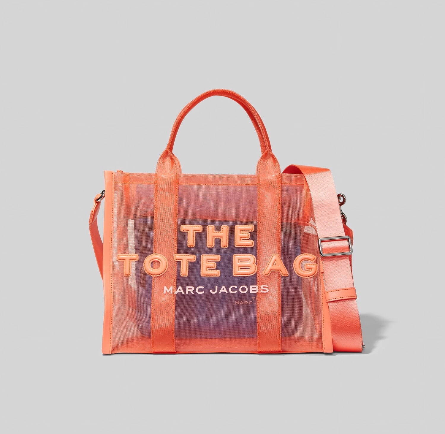 ザ マーク ジェイコブスのバッグ「ザ トート バッグ」軽やかなメッシュ