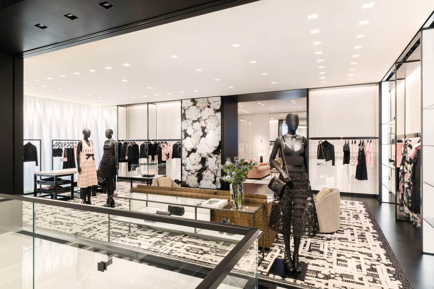 シャネルの“国内最大級”新ブティック、福岡天神のワンビルにオープン