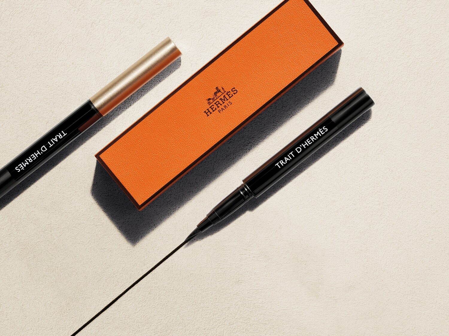 エルメス24年冬コスメ、“まるで色鉛筆”カラフルな木製アイペンシル