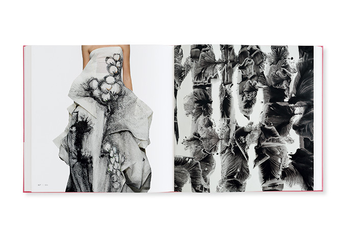 デザイナー・コシノヒロコが書籍を発売、約40年間のコレクションルック