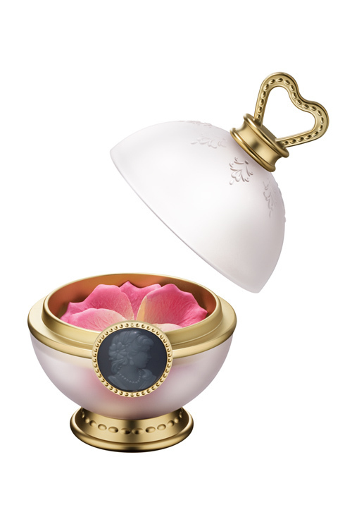 バラの花びらチークで話題の「レ・メルヴェイユーズ ラデュレ」待望の