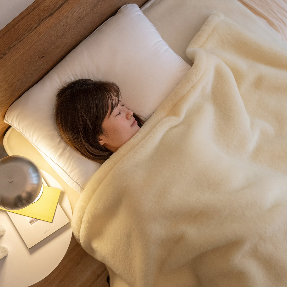 繊維の王様」メリノウールを贅沢に使用。ふんわり軽くて、しっかり