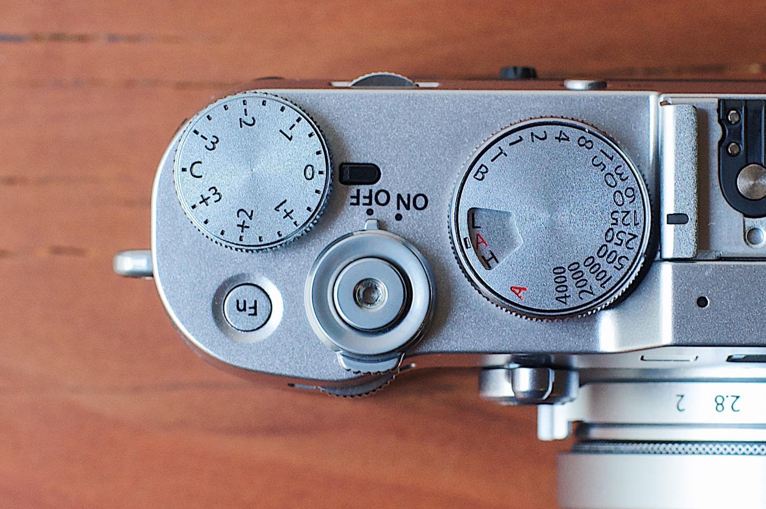 FUJIFILM X100Fレビュー。最高クラスの性能を持つコンデジです