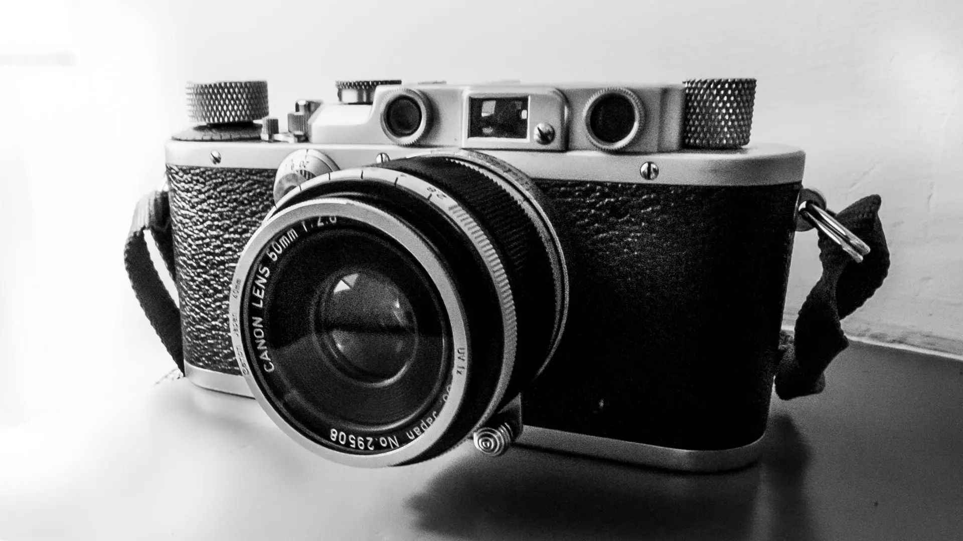 5 Frames with a Leica IIIa, Canon LTM 50mm f2.8 lens and Kentmere
