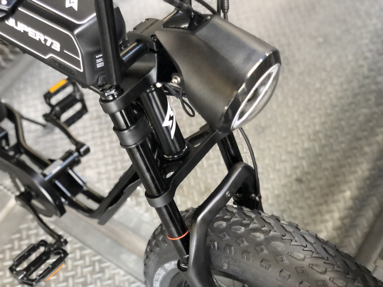 SUPER73【SG1】フロントサスペンション付カスタム車のご紹介