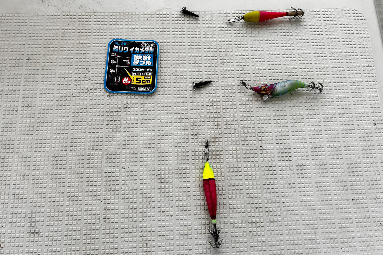 FL-24 『 船リグ イカメタル 欲針ダブル 』 - 株式会社カツイチ