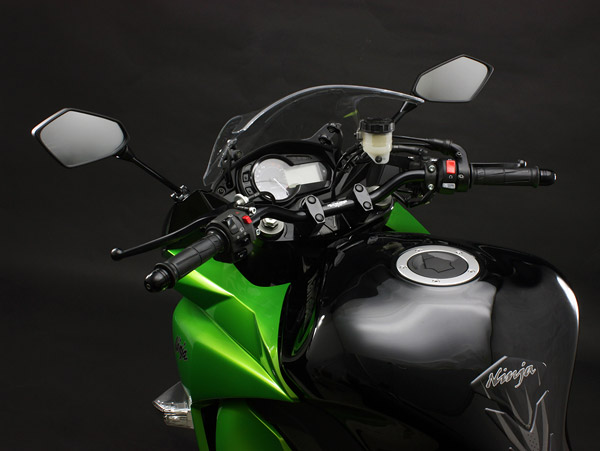 ハリケーンから、Ninja1000用のバーハンドルキットとハンドルアップ