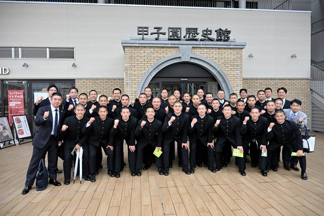 横浜ナインが大阪入り後に甲子園へ 歴史館で松坂氏の映像や展示に