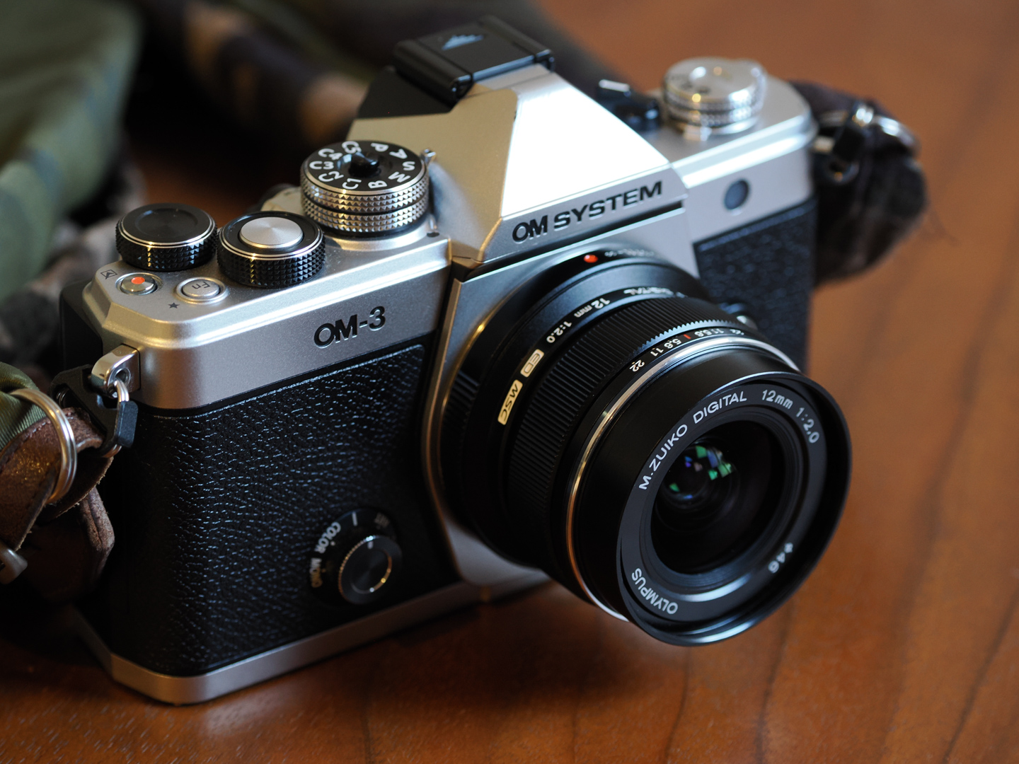 OM SYSTEM M.ZUIKO DIGITAL ED 12mm F2.0｜超小型の単焦点広角レンズで