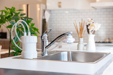 キッチンや水栓と合わせて考えたい！浄水器の種類と選び方 | KOBE