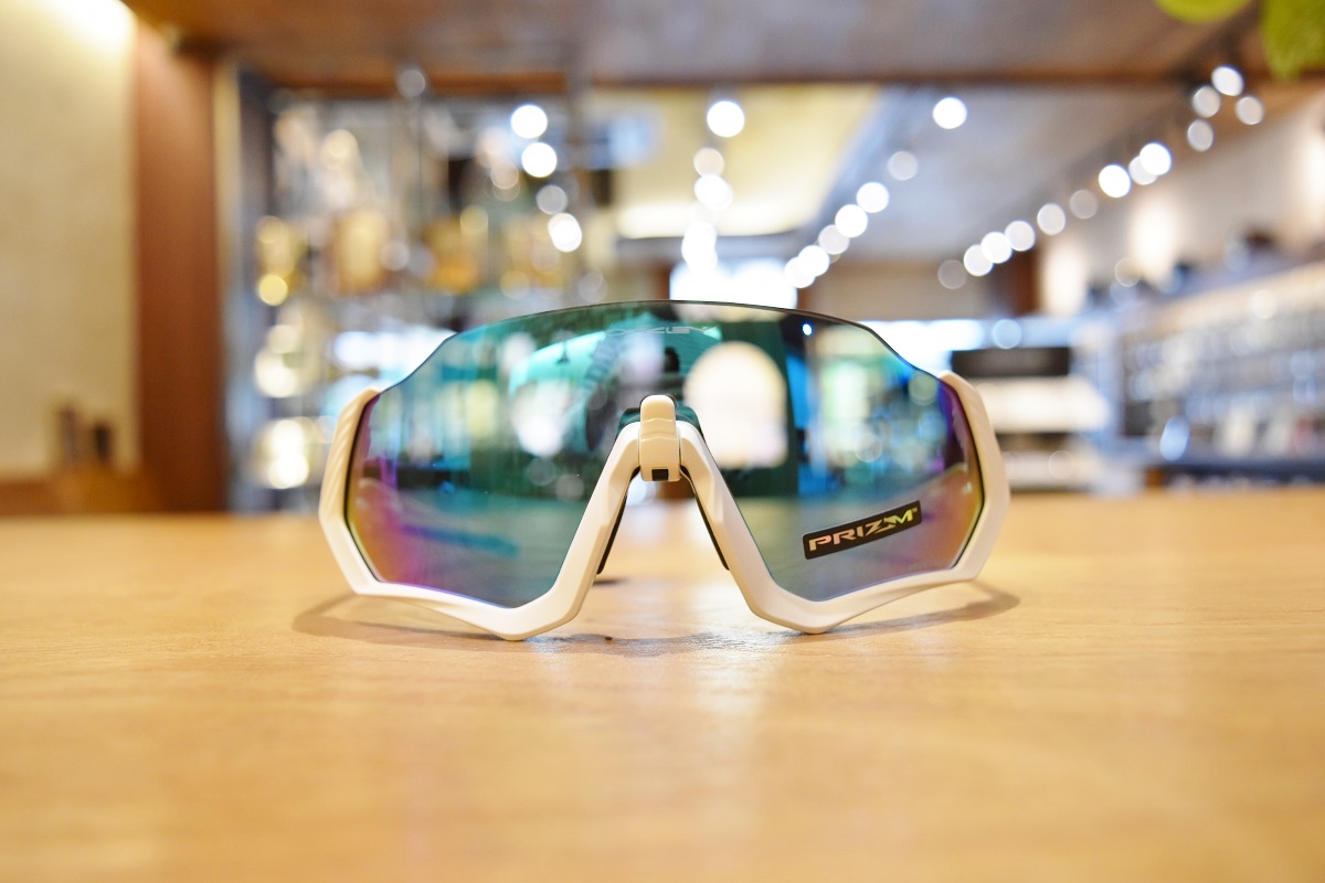 OAKLEYよりサイクリング・マラソンに最適な『FLIGHT JACKET』の入荷と