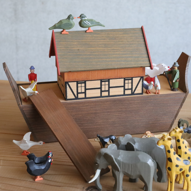 ヴェルナー Wノアの方舟：伝統的ろくろ製法の動物たちをのせて | krtek