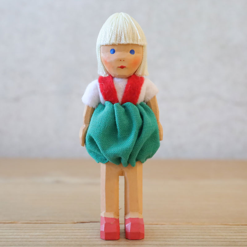 ハーンのお人形・男の子：気品あり味わい深い手掘りのお人形 | krtek