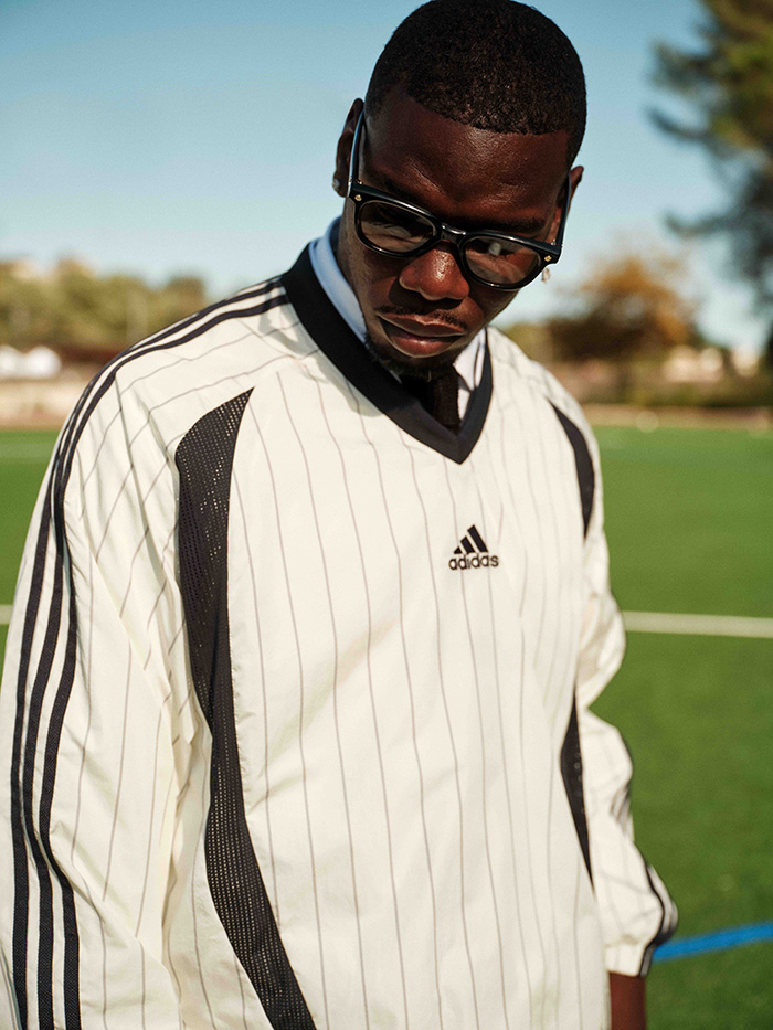 今日的なスポーツスタイル。キスとアディダス フットボールが再び