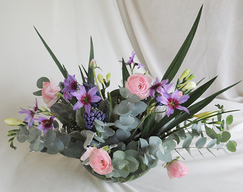 うきうき花レシピ 『シルバーリーフと春の花アレンジ』 - はなどんや