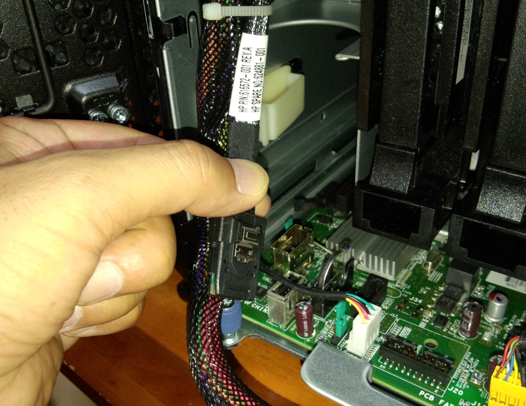 HP ProLiant MicroServer メモリを追加してみた - harumaki.net