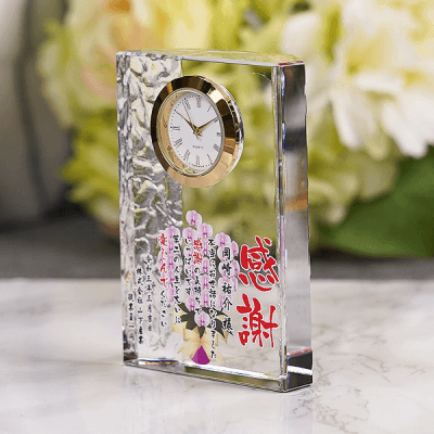クリスタル置き時計キャーンズ(カラー) | 退任祝いの記念品ならHeartTAKUMI