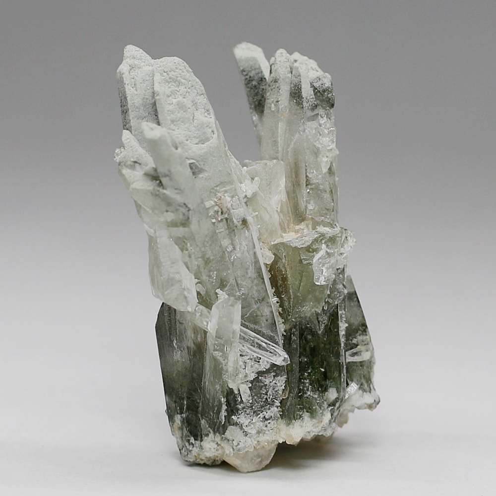 ガネッシュヒマール産ヒマラヤ水晶クラスター/角閃石内包（ミニサイズ