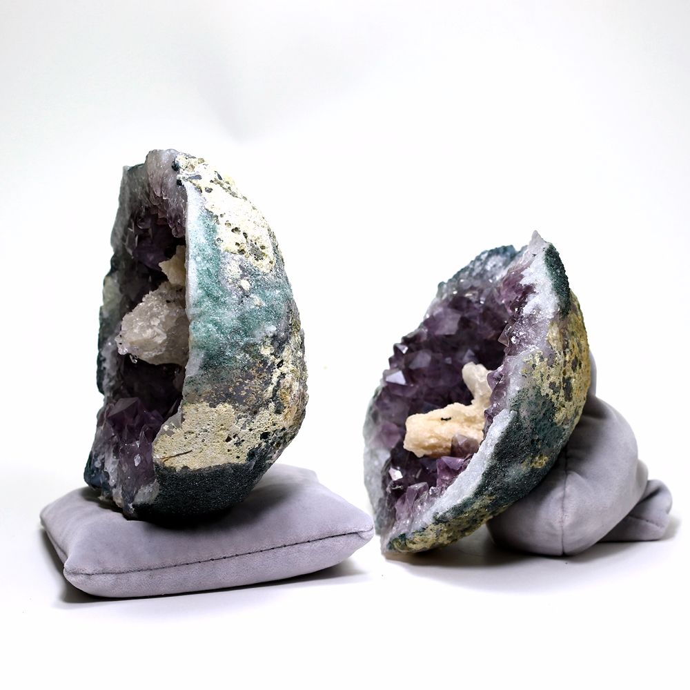 西インド/マハラシュトラ州産アメジストジオードペア原石（晶洞