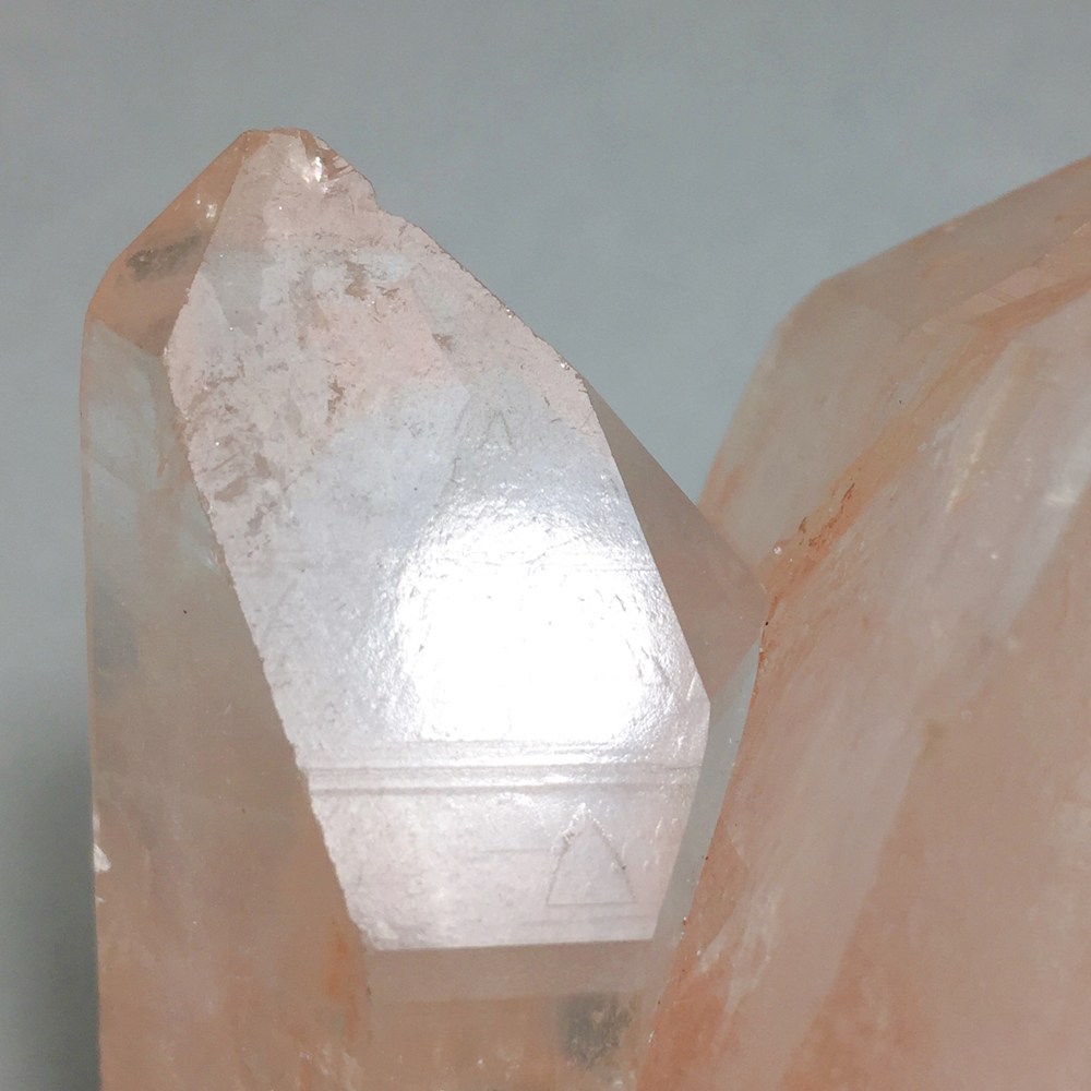 特別価格/高品質・マニカラン産]ヒマラヤ水晶クラスター/原石/淡い