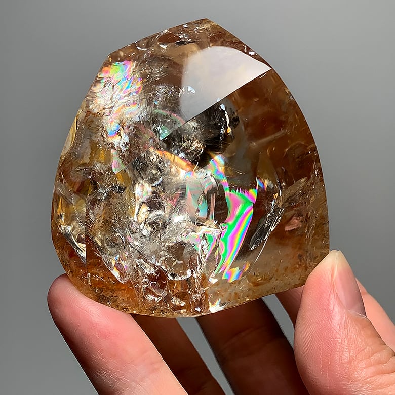 マダガスカル産]レインボー水晶フリーフォーム/アイリスクォーツ磨き