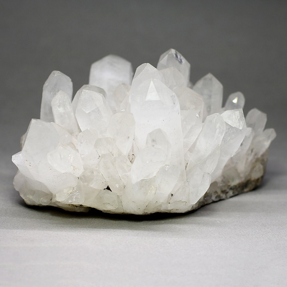 カンチェンジュンガ産]ヒマラヤ水晶クラスター/原石（ミルキーな色合い