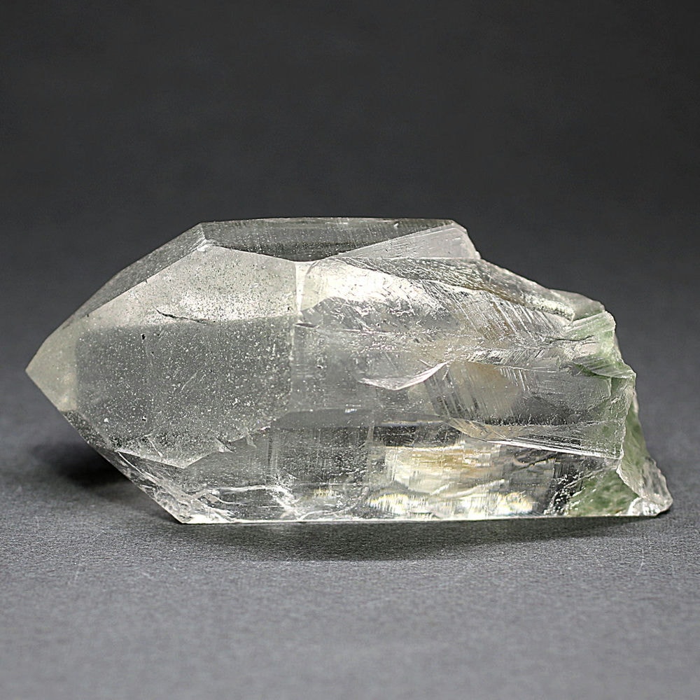 高品質+]インド/マニハール産ヒマラヤ水晶ナチュラルポイント/グリーン