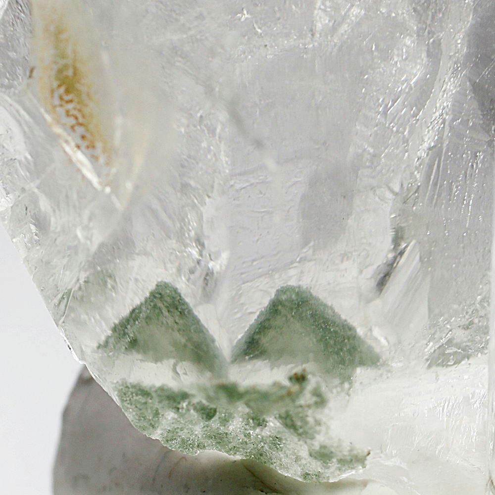 高品質+]インド/マニハール産ヒマラヤ水晶ナチュラルポイント/グリーン